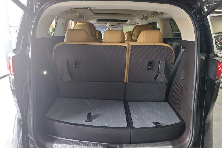 Used Denza D9 2024 DM-i 980 Four-Wheel Drive Prestige Model
