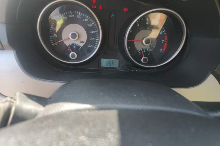 Used Buick Excelle 2011 1.6LX-AT Odometer Close Up