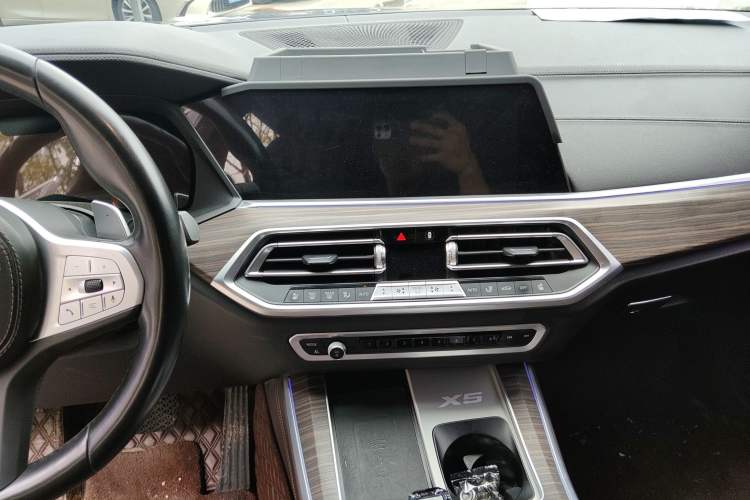 Used BMW X5 2022 xDrive 40Li M Sport Package