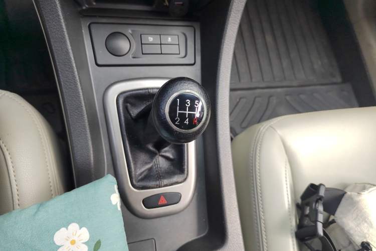 Used BAIC Senova D50 2015 1.5L Manual Comfort Value Navigation Edition Gear Lever