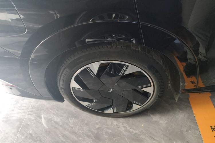 Used XPeng X9 2024 702 Ultra-Long Range Max Right Rear Wheel Hub