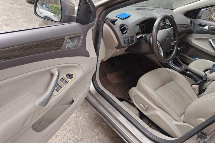 Used Ford Mondeo 2011 2.0L GTDi 200 Fashion Edition Driver Seat