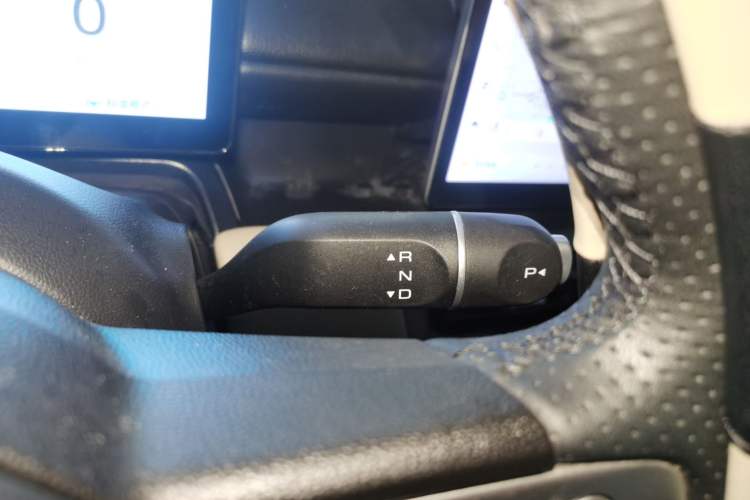 Used Wuling Bingo PLUS 2024 510 km Range 5-Seater Version Gear Lever