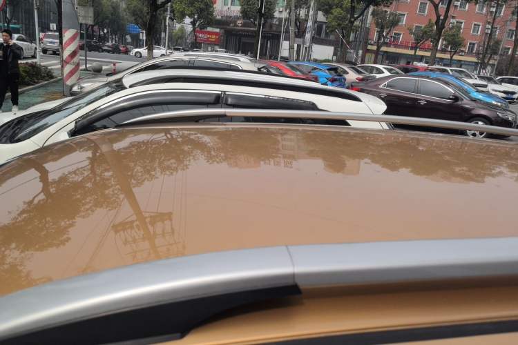 Used Venucia T70 2015 2.0L CVT Smart Choice Edition
