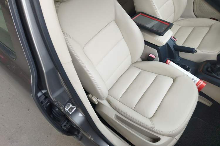 Used Skoda Octavia 2012 1.4TSI Manual - Yijun Edition Right Front Seat