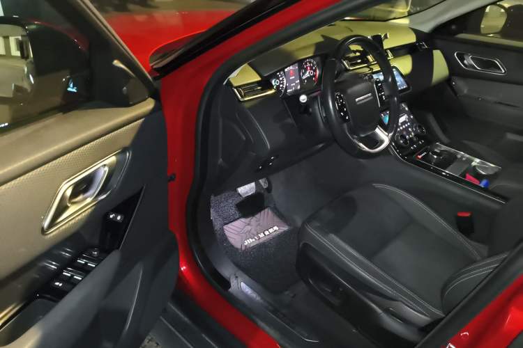 Used Land Rover Range Velar 2019 250 PS