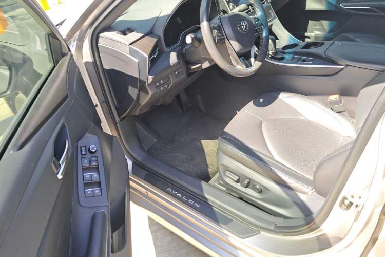 Used Toyota Avalon 2019 2.0L XLE Premium Edition China VI
