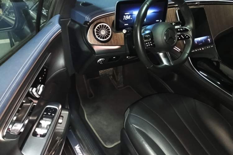 Used Mercedes-Benz EQE 2022 350 Pioneer Edition Driver Seat