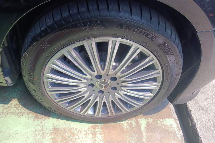 Used Mercedes-Benz E-Class 2023 E 300 L Luxury Model Right Front Wheel Hub