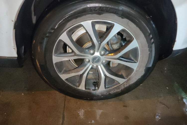 Used Zotye T600 Coupe 2017 1.5T Automatic Luxury Model Right Front Wheel Hub