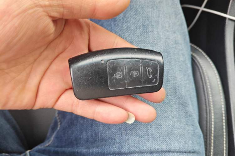 Used JMC Yusheng S350 2016 2.4T Automatic 4x4 Diesel Luxury 5-Seater Vehicle Key