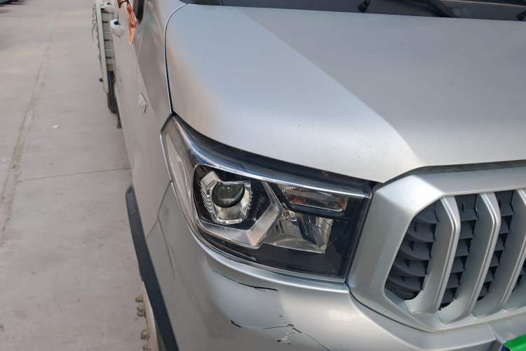 Used CHANGAN KAICHENG Shenqi T30 2021 1.6L Luxury Model Double Cab 3.01-meter Standard Vehicle DAM16KR Right Front Headlight