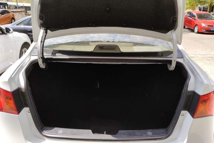 Used Roewe 350 2014 1.5L Manual Swift Edition