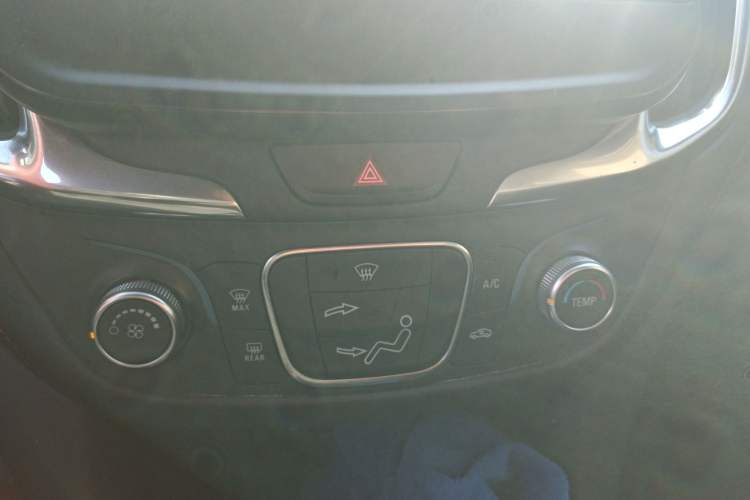 Used Chevrolet Equinox 2019 535T Automatic Chijie Edition China VI Audio And AC Panel