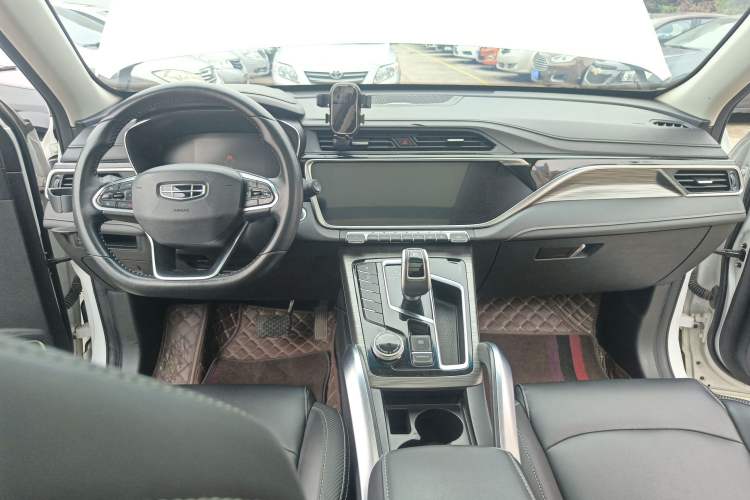 Used Geely Auto Emgrand X7 Sport 2020 1.5TD Automatic Smart Connect PRO Center Console