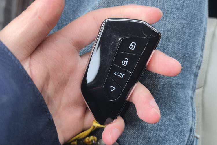 Used Baojun 730 2017 1.5T DCT Fashion Edition 7-Seater China V Emission Standard Vehicle Key