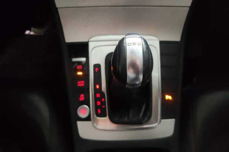 Used Volkswagen Magotan 2016 1.8TSI Luxury Comfort Model Gear Lever