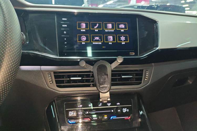 Used Volkswagen Tayron 2020 330TSI Two-Wheel Drive Luxury Smart Connectivity Version Audio And AC Panel