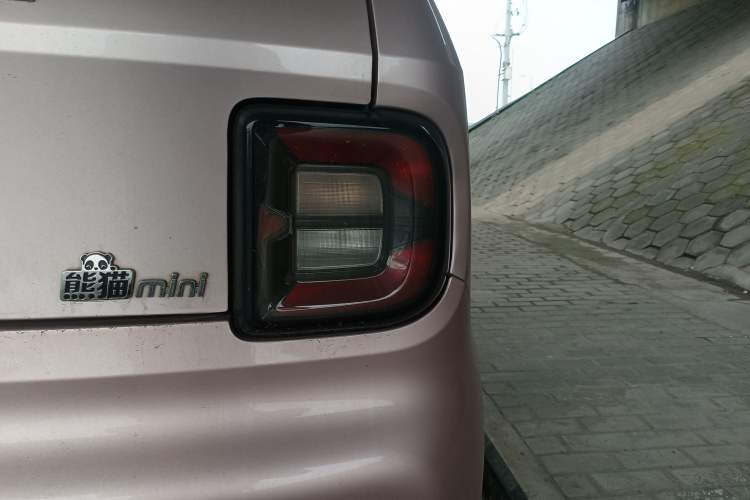Used Geely Galaxy Panda 2023 Panda Mini 200km Endurance Bear Right Rear Taillight