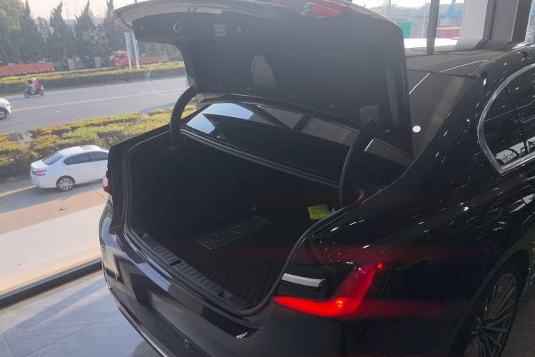 Used BMW 7 Series 2021 740Li Leading Edition Luxury Package
