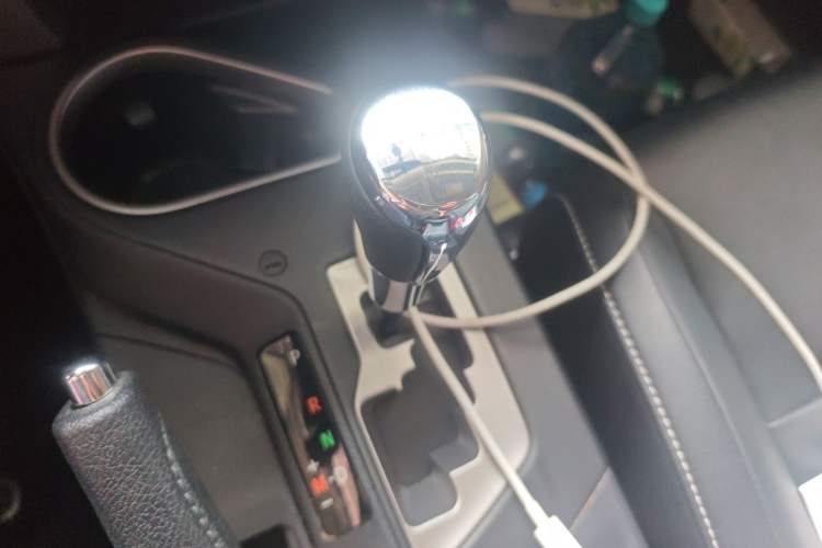 Used Toyota RAV4 2016 2.0L CVT Two-Wheel Drive Smart Edition China V Standard Gear Lever