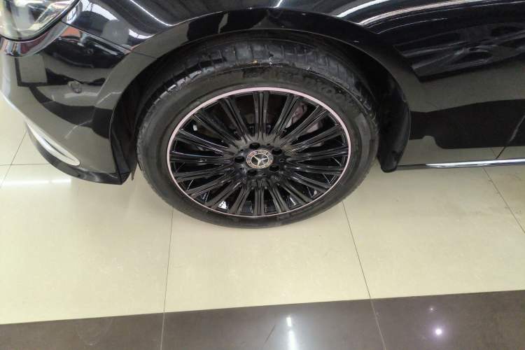 Used Mercedes-Benz E-Class 2022 Updated E 300 L Stylish Edition Left Front Wheel Hub