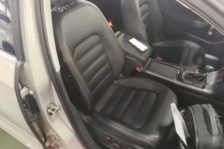 Used Volkswagen Passat 2016 330TSI DSG Luxury Edition Right Front Seat