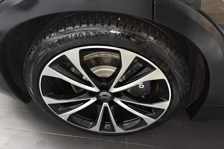 Used Nio ES8 2023 75 kWh Executive Edition Right Rear Wheel Hub