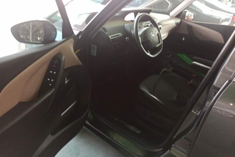 Used Citroen C4 Picasso 2015 1.6T Luxury 5-Seat Model
