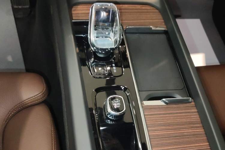 Used Volvo XC60 2023 B5 4x4 Smart Luxury Edition
