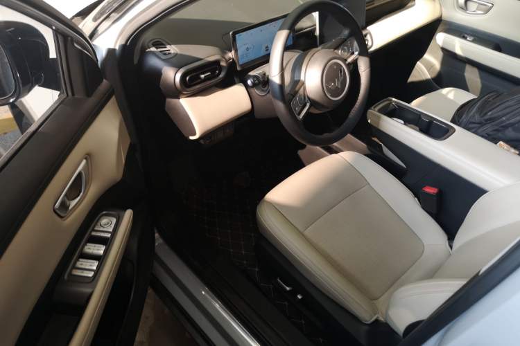 Used Wuling Bingo PLUS 2024 401 km Range 5-Seater Version Driver Seat