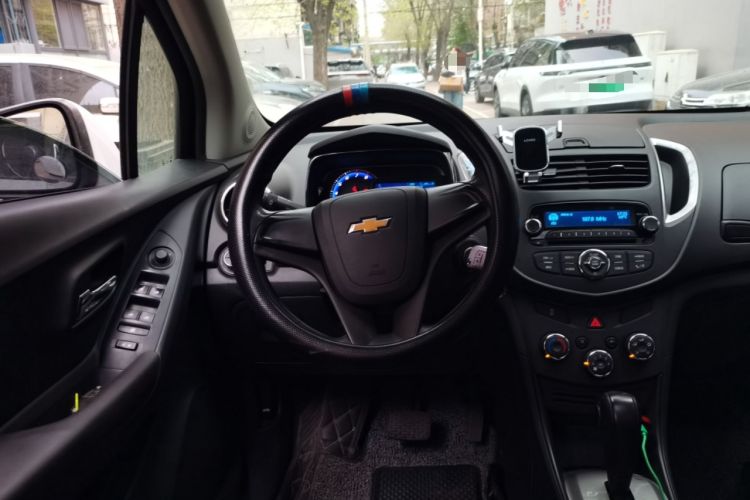 Used Chevrolet Trax 2016 1.4T Automatic Two-Wheel Drive Comfort Version with Sunroof Steering Wheel
