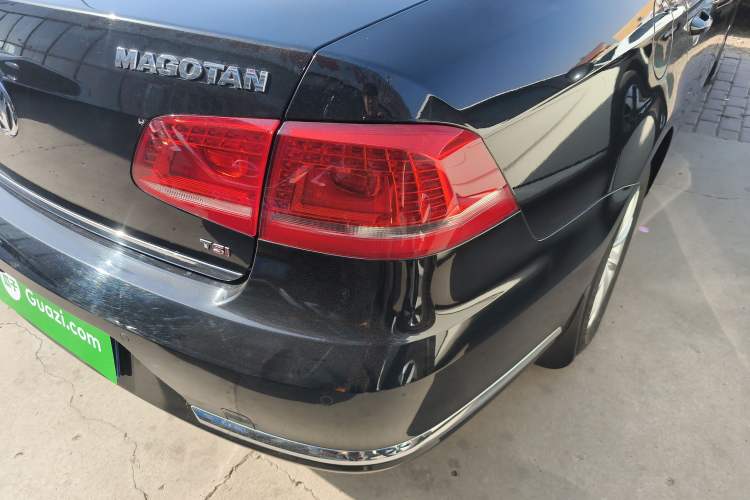 Used Volkswagen Magotan 2015 Facelift 1.8TSI Luxury Model Right Rear Taillight