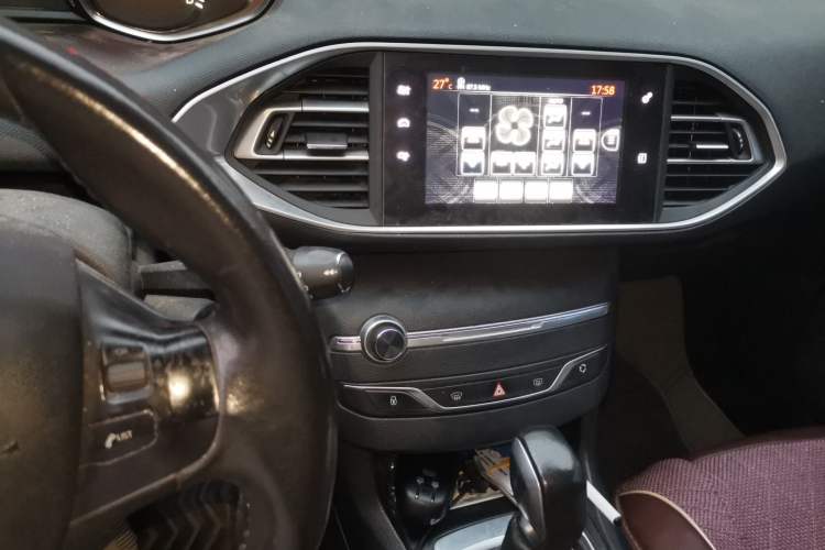Used Peugeot 308S 2015 1.2T Automatic Jingchi Edition Audio And AC Panel