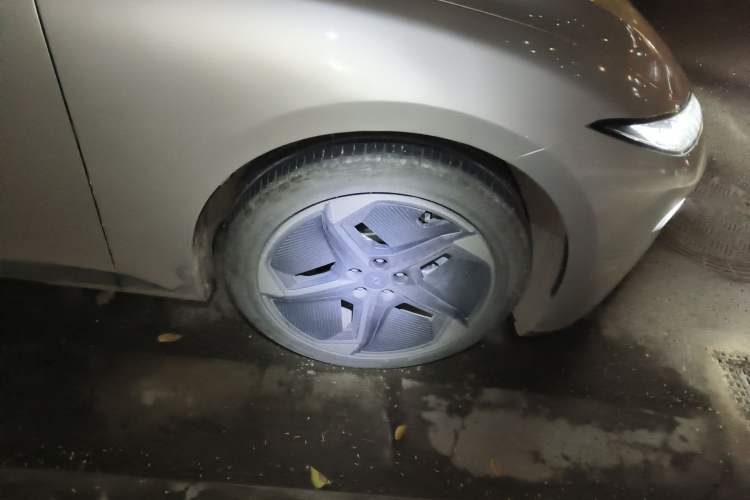 Used Dongfeng eπ eπ007 2024 530 Pro Version Right Front Wheel Hub