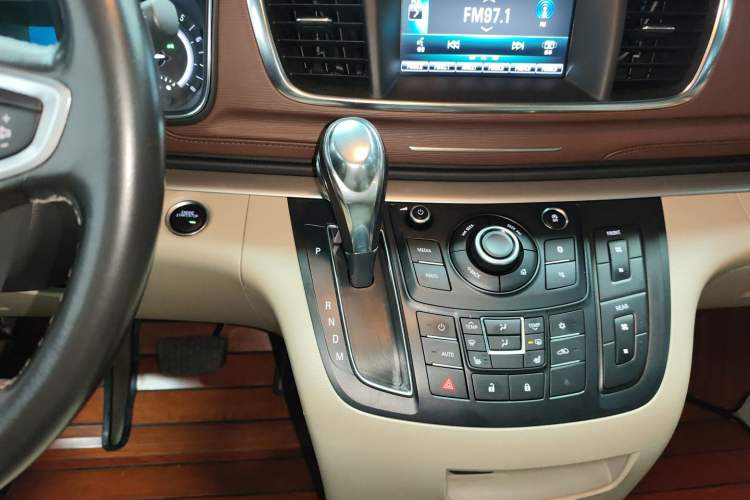 Used Buick GL8 2017 25S Prestige Version China V Standard Gear Lever