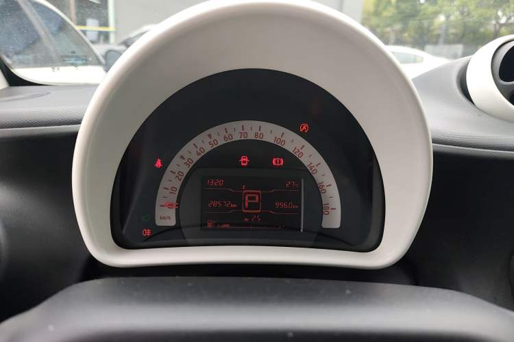 Used smart fortwo 2015 1.0L 52 kW hardtop Dynamic version Instrument Cluster