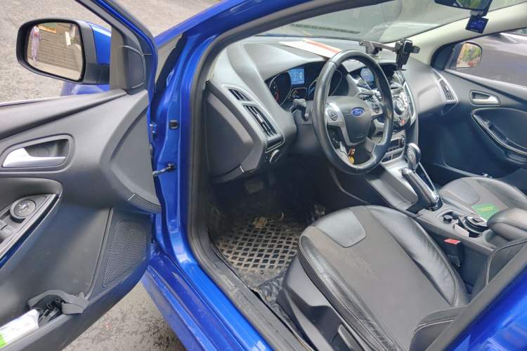 Used Ford Focus 2012 Hatchback 2.0L Automatic Luxury Sport Model
