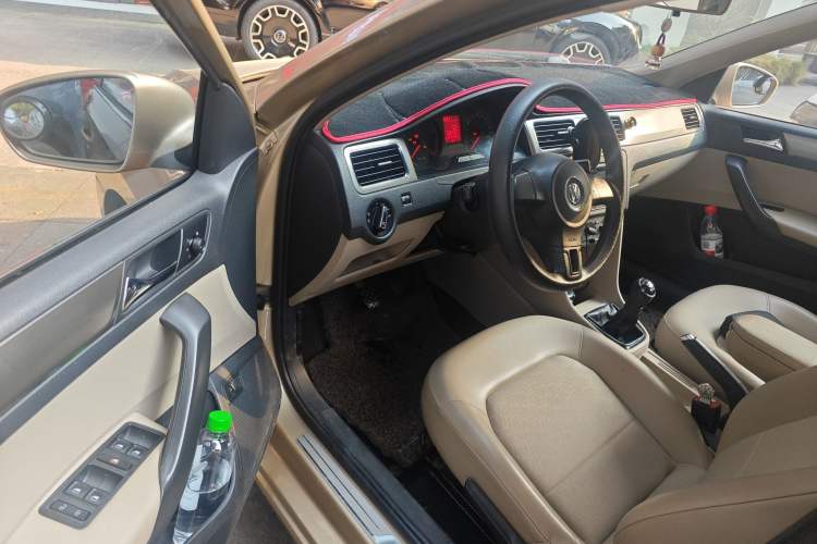 Used Volkswagen Santana 2013 1.6L Manual Comfort Edition Driver Seat