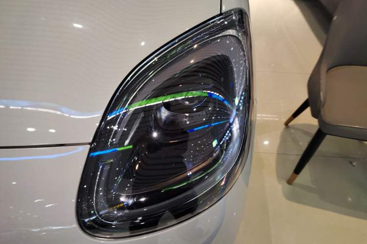 Used Wuling Hongguang MINIEV 2025 Four-Door Version Advanced Edition Left Front Headlight