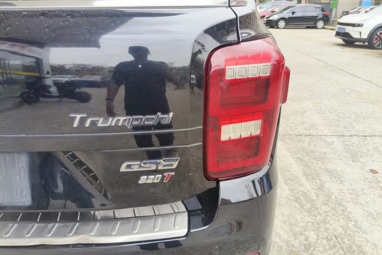 Used GAC Trumpchi GS8 2017 320T Two-Wheel Drive Luxury Smart Connectivity Version (7 Seats) Right Rear Taillight