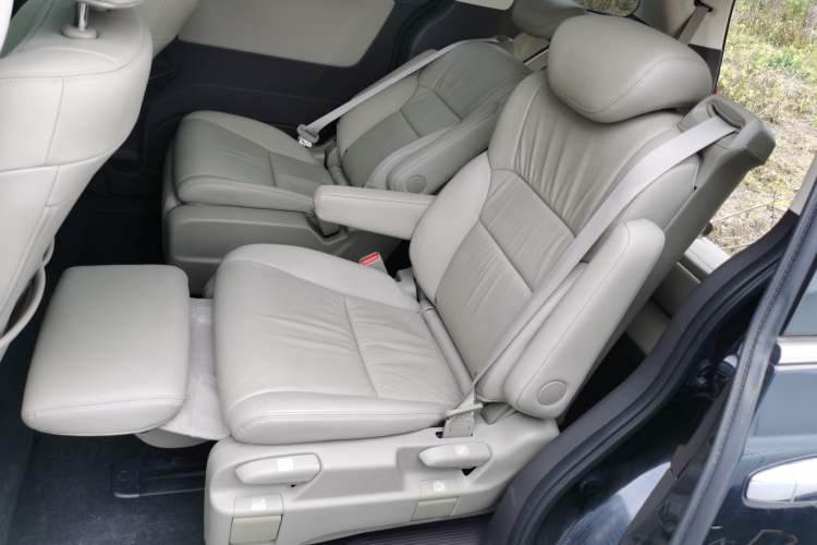 Used Honda Odyssey 2015 Updated Version 2.4L Smart Edition Left Rear Seat