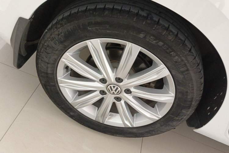 Used Volkswagen Touran 2018 Volkswagen Touran L 280TSI DSG Comfort Edition 7-seater Exterior 5