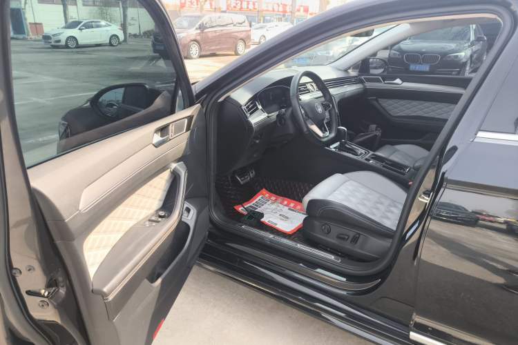 Used Volkswagen Magotan 2023 2 Million Units Limited Edition 330TSI DSG Leading Version