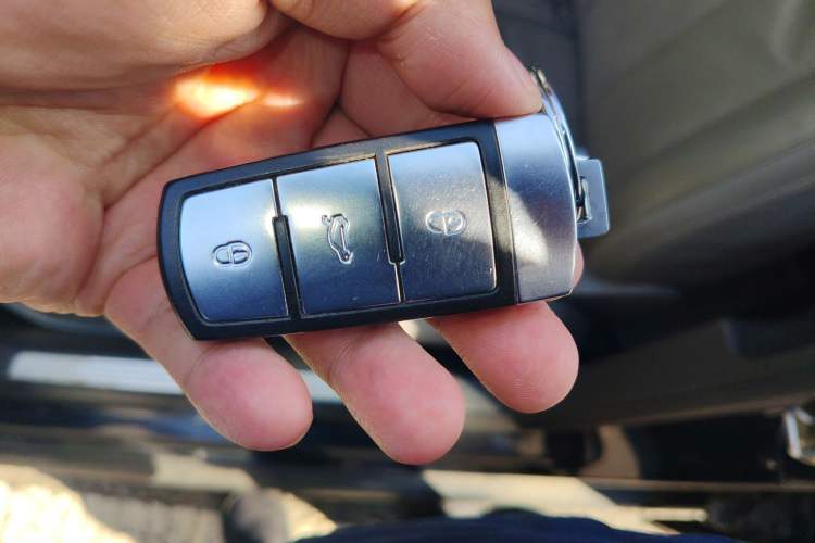 Used Volkswagen Magotan 2011 1.8TSI DSG Comfort Model Vehicle Key