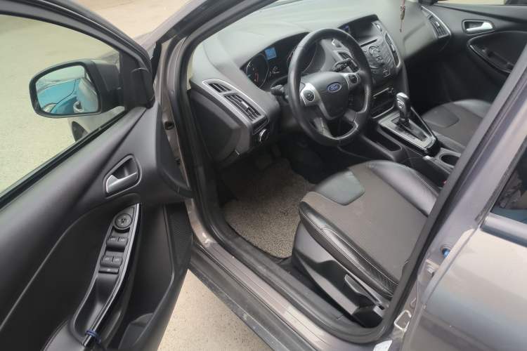 Used Ford Focus 2012 Sedan 1.6L Automatic Fashion Edition