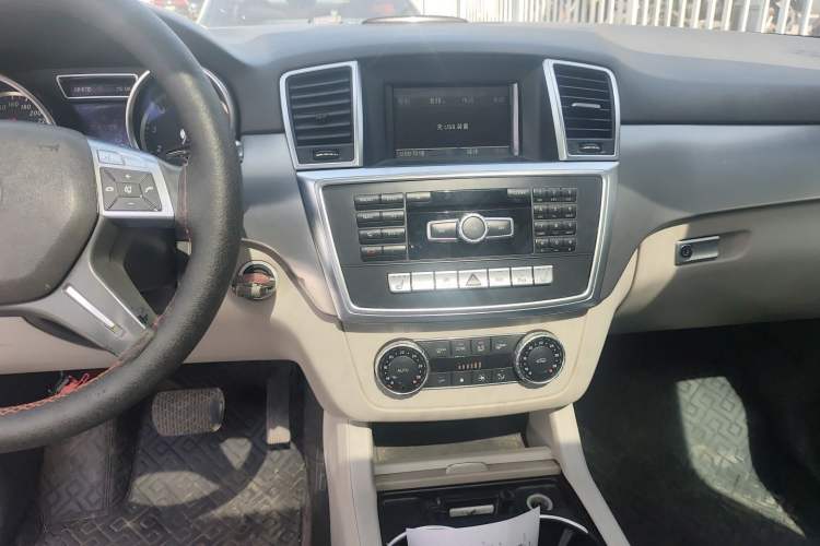 Used Mercedes-Benz M-Class 2014 ML 320 4MATIC
