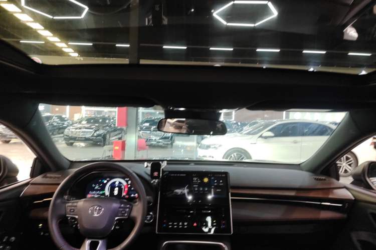 Used Toyota Avalon 2024 Dual-Motor 2.0L Luxury Edition
