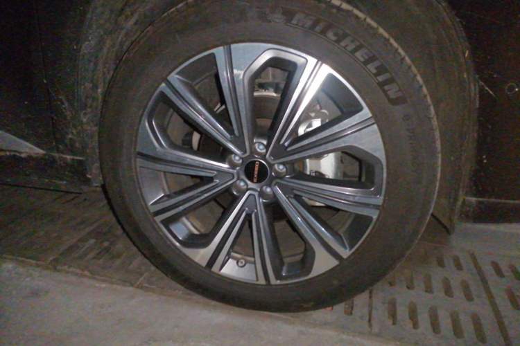 Used EXEED Lanyue 2023 400T Four-Wheel Drive Star Prestige 7-Seater Right Front Wheel Hub