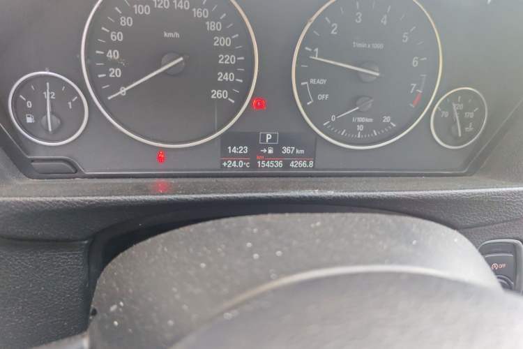 Used BMW 3 Series 2017 320Li Fashion Model Odometer Close Up